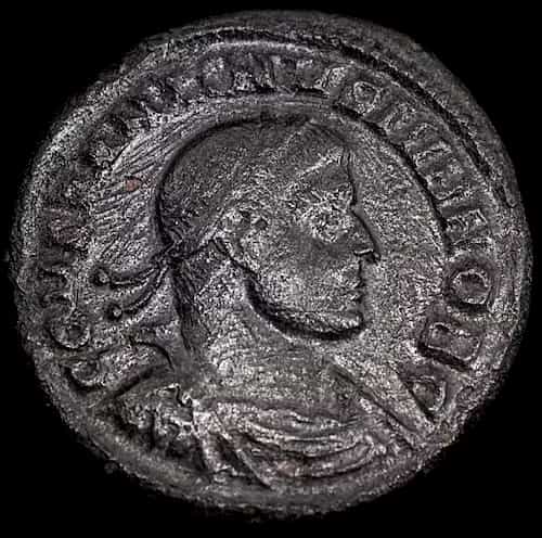 Monnaie romaine en bronze AE3 317–320 ap. J.-C. – Constantin II César image 1