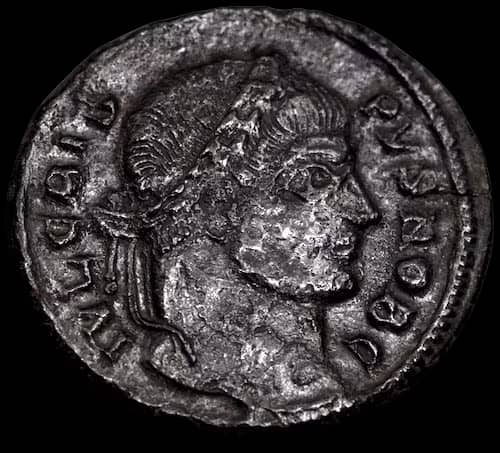 Moneta romana in bronzo AE3 320–321 d.C. – Crispo Cesare image 1