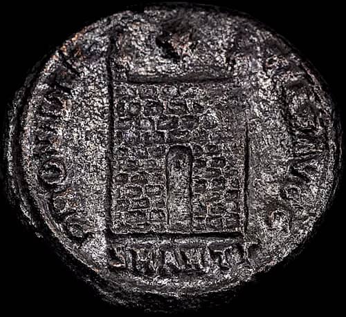 Moneta romana in bronzo AE3 324–330 d.C. – Costantino il Grande image 2